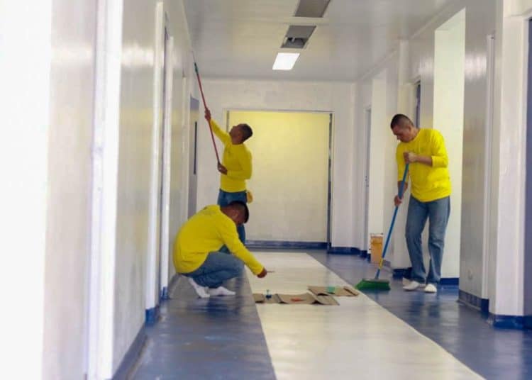 Privados de libertad remodelan Hospital Zacamil