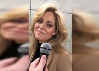 (VIDEO) Una mujer en el metro de Londres es retada a cantar ‘Shallow’ de Lady Gaga