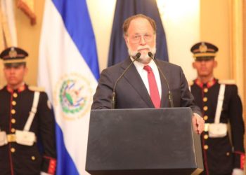 Maestro de Harvard creará un plan de país para El Salvador, anuncia presidente Bukele