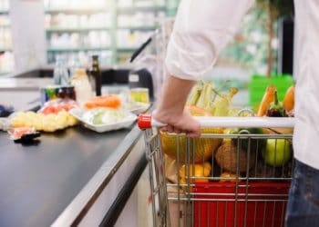 Entra a un centro comercial con el letrero ‘Tengo el coronavirus’ y causa daños por $10.000