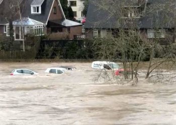 Alerta roja en Reino Unido por la tormenta Dennis