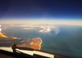 (VIDEO) Graban viaje nocturno de París a Buenos Aires desde la cabina de un avión