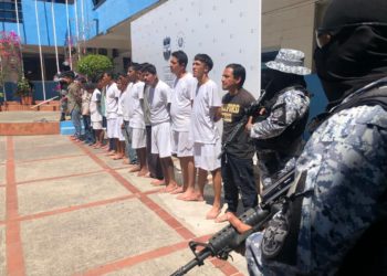 Capturan a 12 delincuentes en Santa Ana