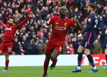 Mané rescata a un Liverpool en apuros