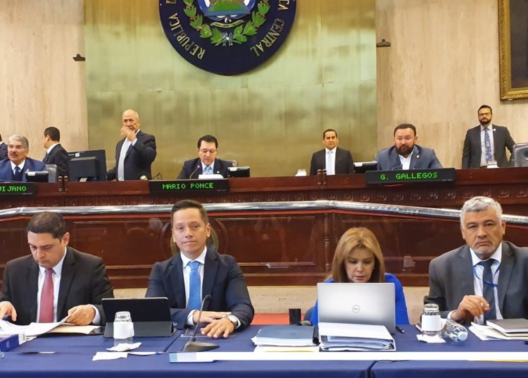 Diputados posponen solicitar destitución del presidente de ANDA por crisis de agua
