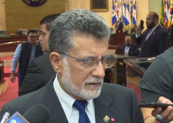 Schafik Hándal crítica solicitud del Gobierno de pedir $2 mil millones para atender emergencia por coronavirus