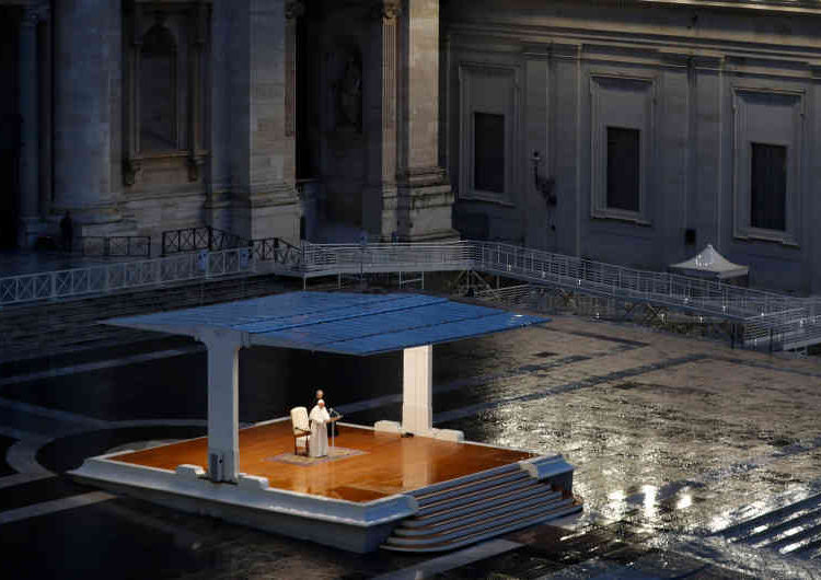 Papa Francisco bendice al mundo en medio de la crisis por coronavirus