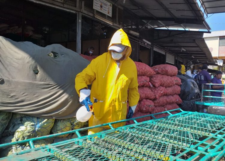 (VIDEO) Alcaldía de San Salvador realiza sanitización en mercado de mayoreo La Tiendona