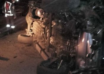 Accidente de tránsito deja dos lesionados en Carretera al Puerto de La Libertad