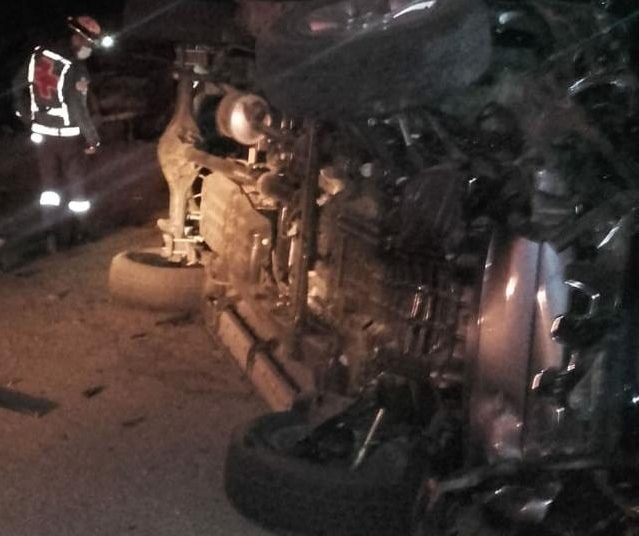 Accidente de tránsito deja dos lesionados en Carretera al Puerto de La Libertad