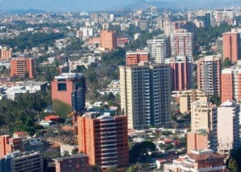 Guatemala prohíbe ingreso de salvadoreños a su territorio