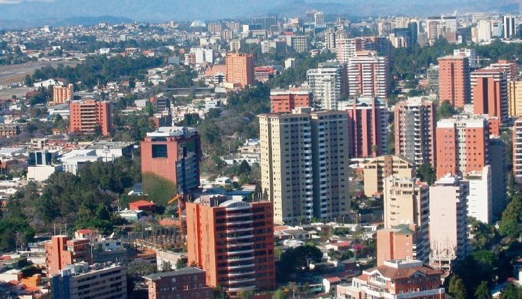 Guatemala prohíbe ingreso de salvadoreños a su territorio