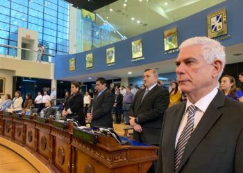 Diputados superan veto presidencial para que docentes reciban 15 salarios por retiro voluntario