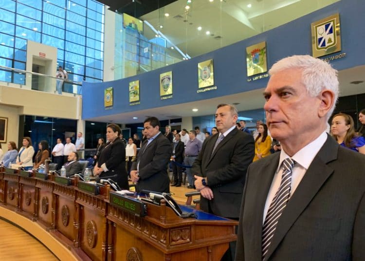 Diputados superan veto presidencial para que docentes reciban 15 salarios por retiro voluntario