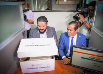 Ministerio de Hacienda pide a FGR perseguir a 12 empresarios por evasión fiscal