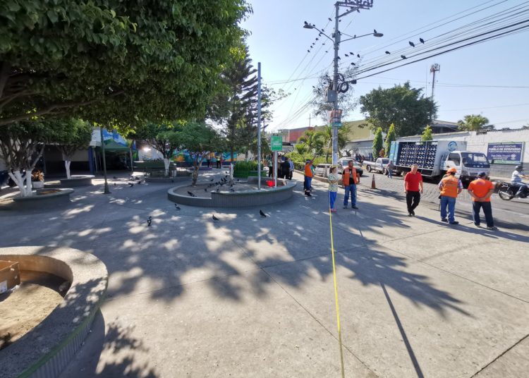 Ministro de Trabajo denuncia al alcalde de Soyapango por emitir permisos a comerciantes para que vendan con normalidad