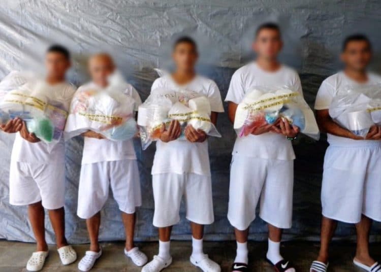 Entregan kits de higiene personal a privados de libertad ante emergencia por coronavirus