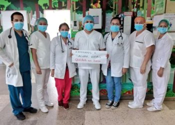 Residentes de medicina podrían recibir títulos de doctor para que se integren al combate del coronavirus en El Salvador