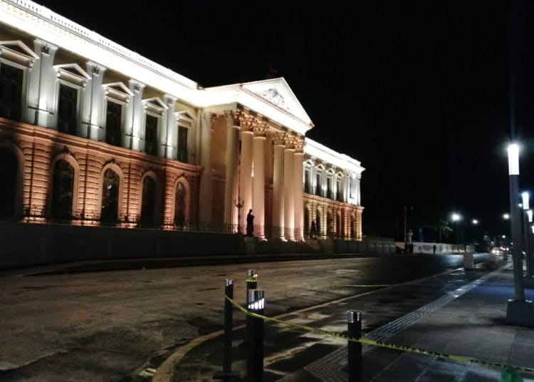 Políticos respaldan cuarentena domiciliar para contener avance del coronavirus en El Salvador