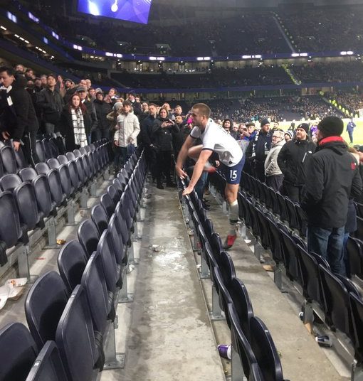 (VIDEO) Eric Dier del Tottenham saltó a la grada para enfrentarse con un aficionado