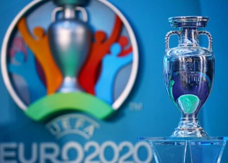 La UEFA aplaza la Eurocopa para el próximo año