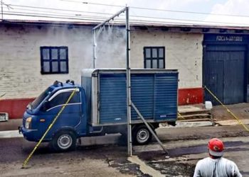 Juayua crea arco de sanitización para prevenir coronavirus o covid-19