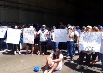 Familiares de reos piden a presidente Bukele levantar orden de encierro total