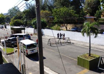 Comisionados del IAIP llegan al Ministerio de Defensa para tratar de inspeccionar archivos militares