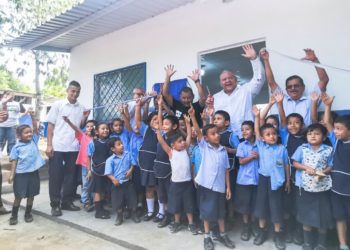 Alcalde Héctor Orellana entrega nuevo centro de cómputo en Sonzacate