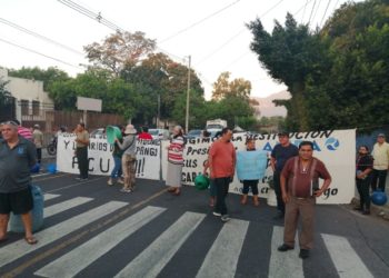 Bloquean calle Agua Caliente por demanda de agua potable
