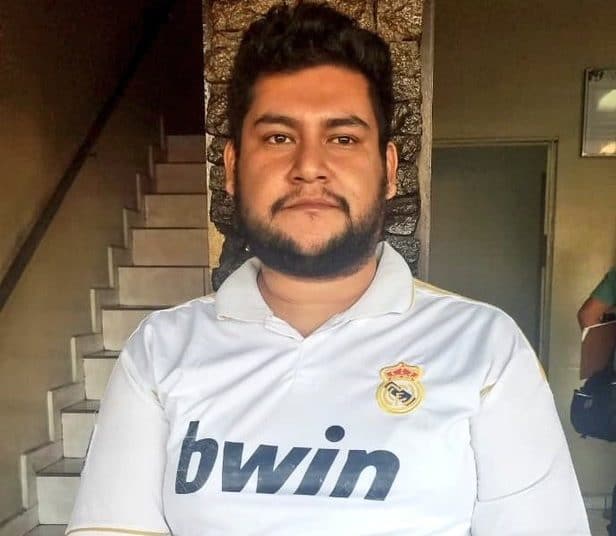 Capturan a sujeto que ofrecía cursos de asistentes de vuelo sin autorización