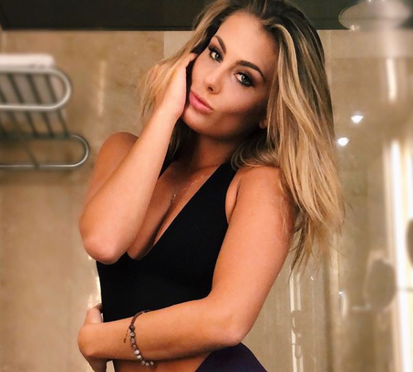 Novia de Luis Miguel enseña de más en Instagram