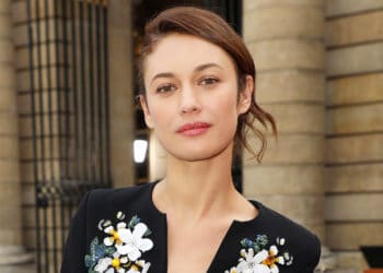 Olga Kurylenko, conocida por ser una de las chicas Bond, anunció que tiene coronavirus