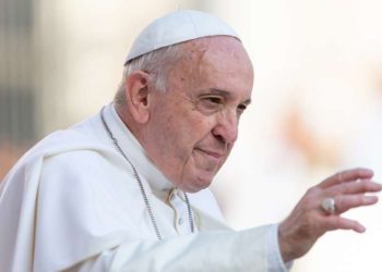 El papa convocó a un rezo mundial e impartirá bendición extraordinaria para la lucha contra el coronavirus