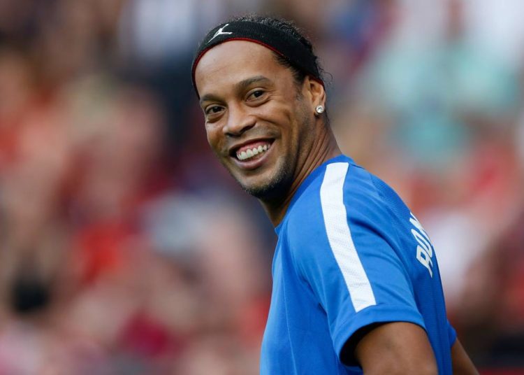 Los presos se pelean por tener a Ronaldinho en su equipo