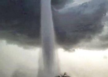 (VIDEO) Una espectacular tromba marina se levanta frente a la costa libanesa