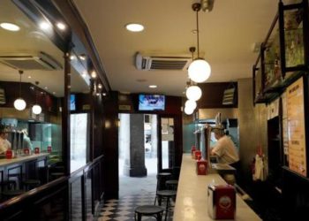 En Madrid ordenan el cierre de bares y restaurantes por el brote de coronavirus