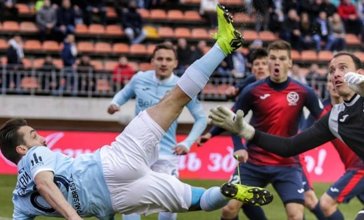 A pesar del coronavirus, una liga europea inició torneo con público en los estadios