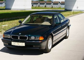 Saca a subasta un BMW, conservado en una ‘cápsula de tiempo’ y recibe una gran oferta