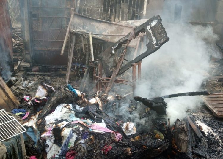 Incendio destruye casa de adulto mayor en Soyapango