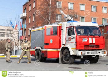 (VIDEO) Rescatista atrapa en el aire a adolescente que se tiró desde la 15.ª planta de un edificio