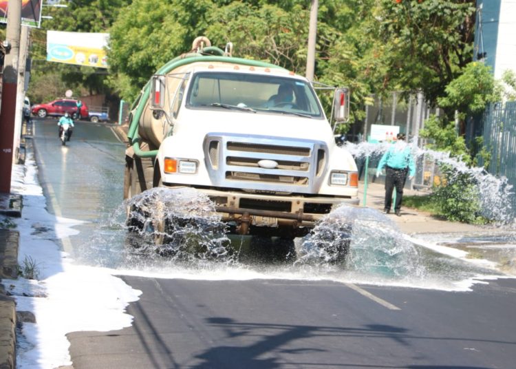Alcaldía de San Miguel sanitiza calles del Centro Histórico