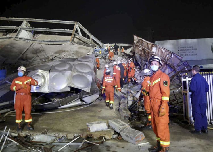 En China se derrumba hotel que albergaba a pacientes con coronavirus
