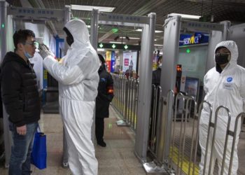 China ordenó una cuarentena obligatoria para toda persona que llegue del extranjero