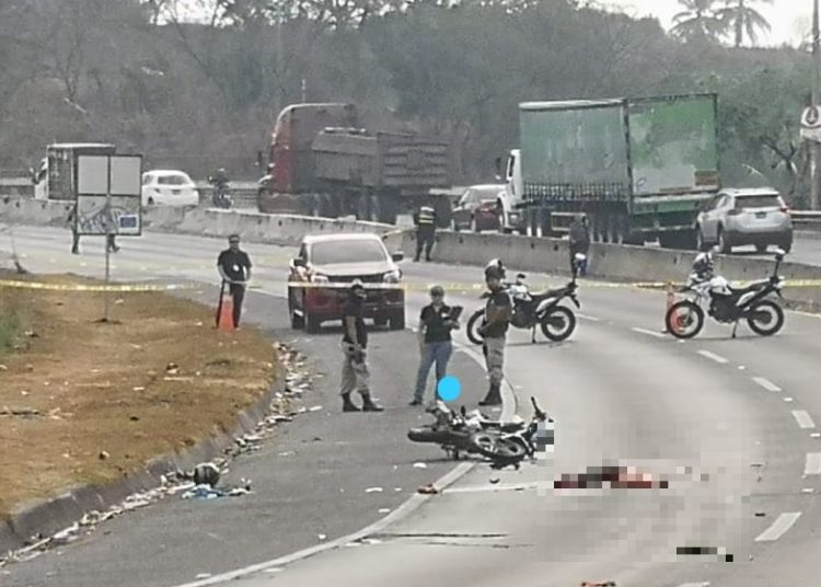 Mujer fallece en accidente de motocicleta en Carretera de Oro