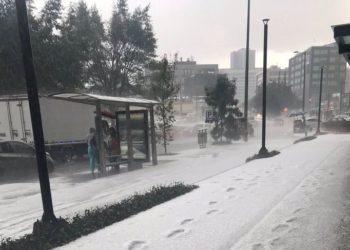 (VIDEO) Bogotá fue azotada por intensa lluvia acompañada de granizo que causaron destrozos