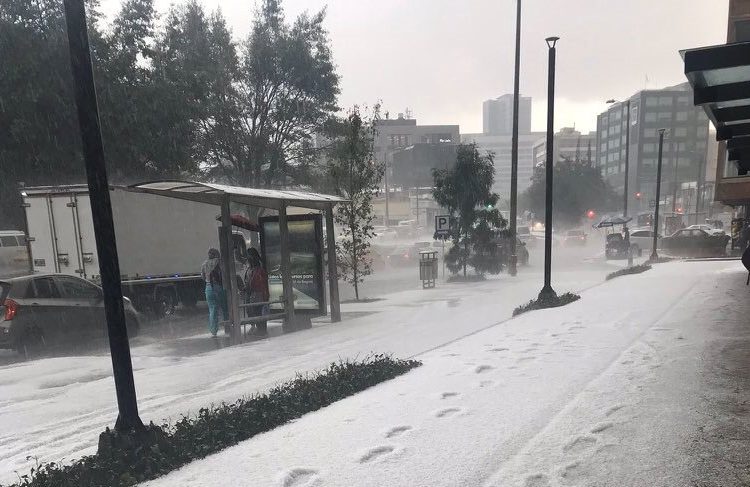 (VIDEO) Bogotá fue azotada por intensa lluvia acompañada de granizo que causaron destrozos