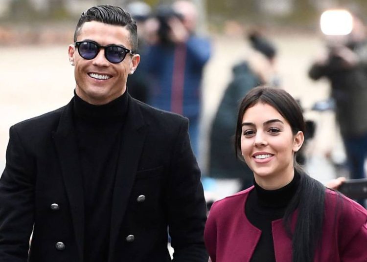Pareja de Cristiano Ronaldo olvida el covid-19 y sale de compras en Portugal
