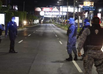 327 retenidos dejó primer día de cuarentena