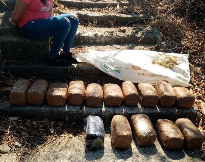 Capturan a mujer con 15 paquetes de marihuana que simulaba ser pan para torrejas